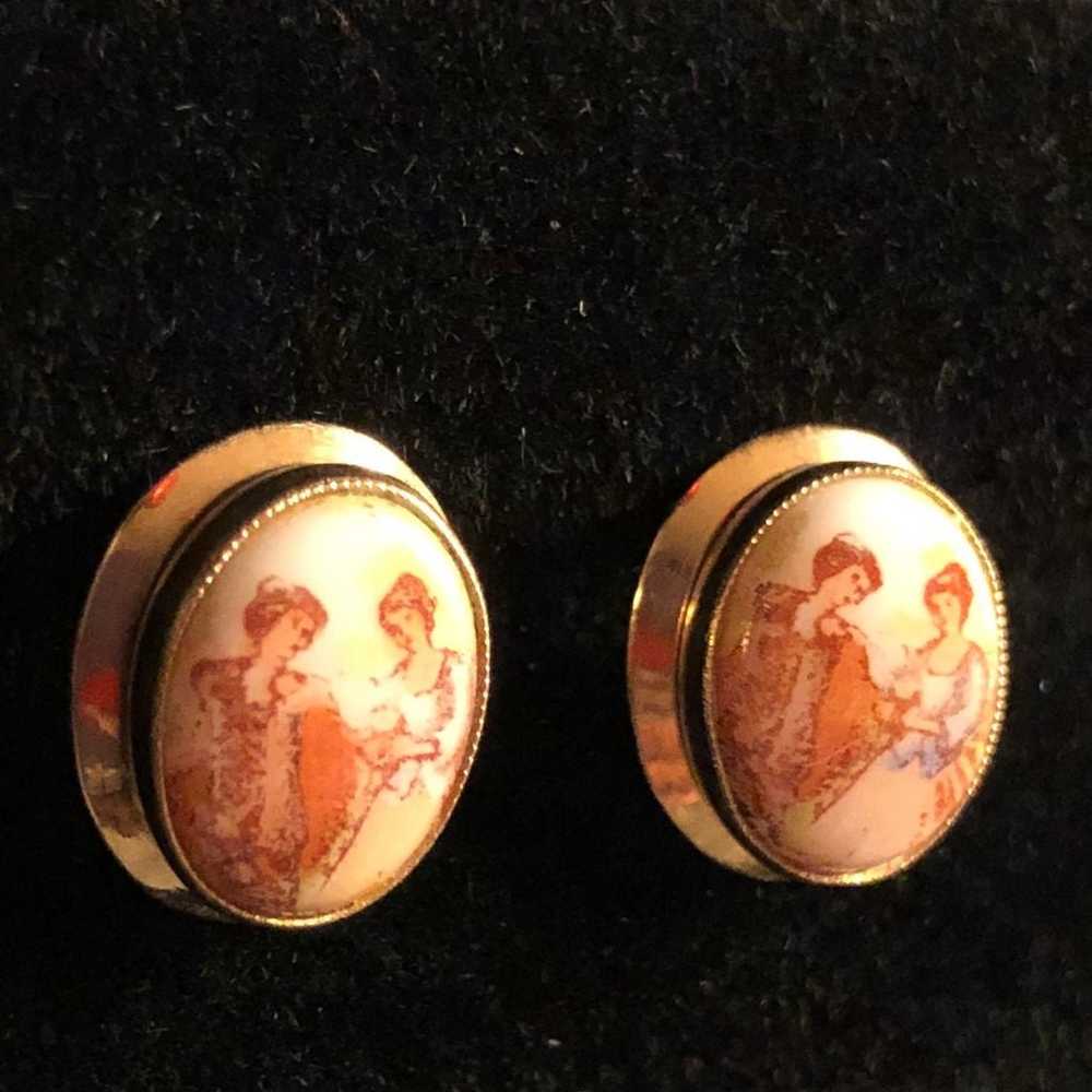 14kt Gold Vintage Hand Painted Earrings - image 2