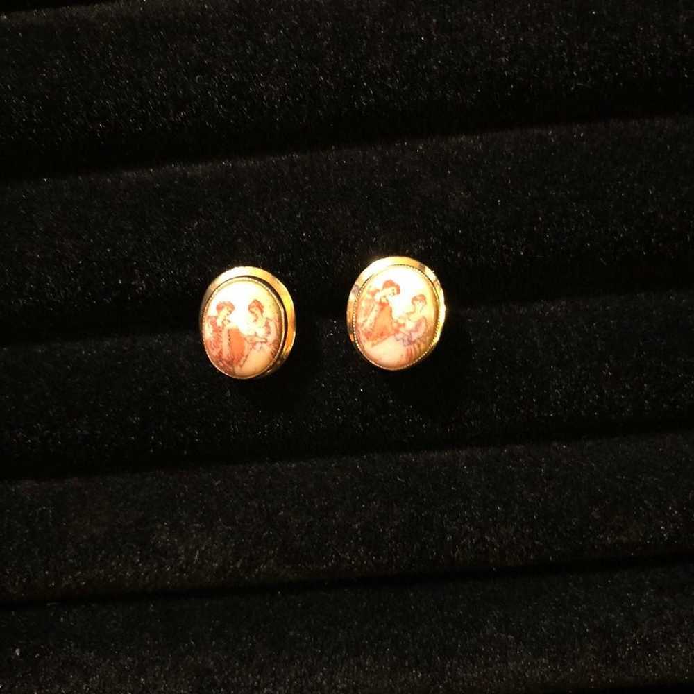 14kt Gold Vintage Hand Painted Earrings - image 3