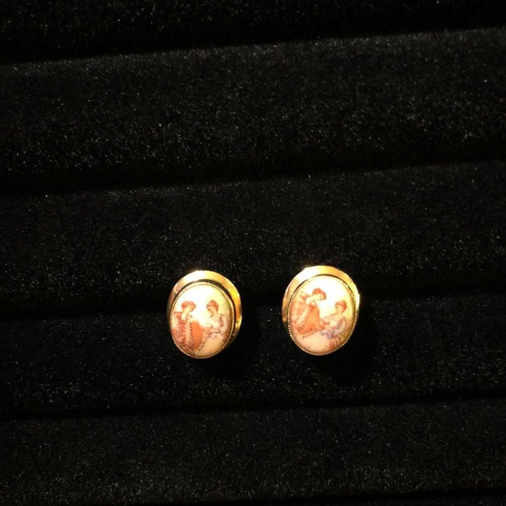 14kt Gold Vintage Hand Painted Earrings - image 4