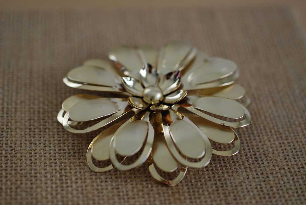Vintage Large Gold Tone Metal Flower Brooch - image 5