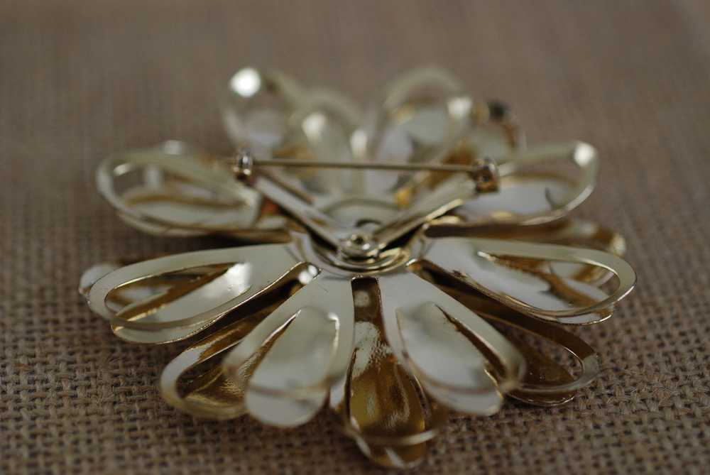 Vintage Large Gold Tone Metal Flower Brooch - image 6