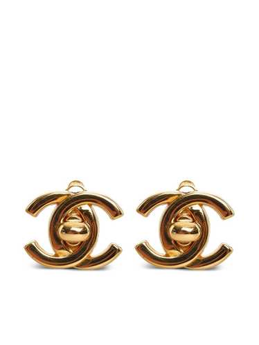 CHANEL Pre-Owned CC-logo clip-on earrings - Gold - image 1