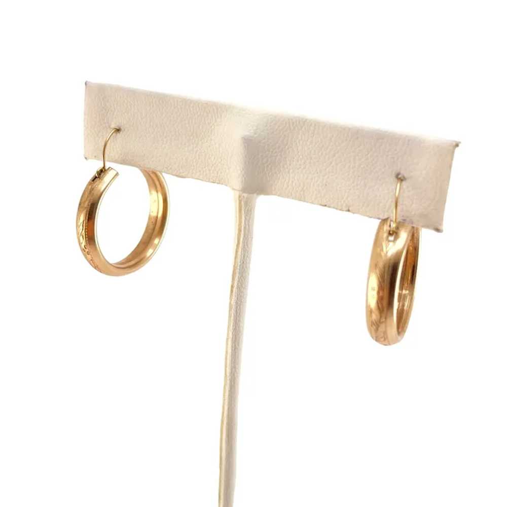 Etched Gold Filled Hoop Earrings 7/8" Vintage Pie… - image 4