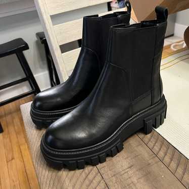Marc fisher black chunky boots