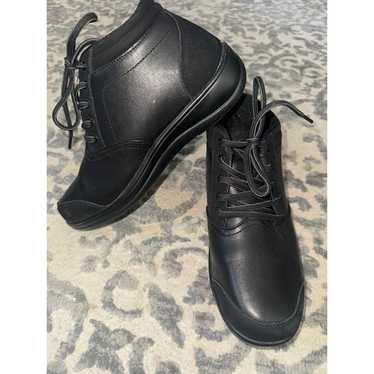 New Orthofeet 885 Chukka black leather women’s boo