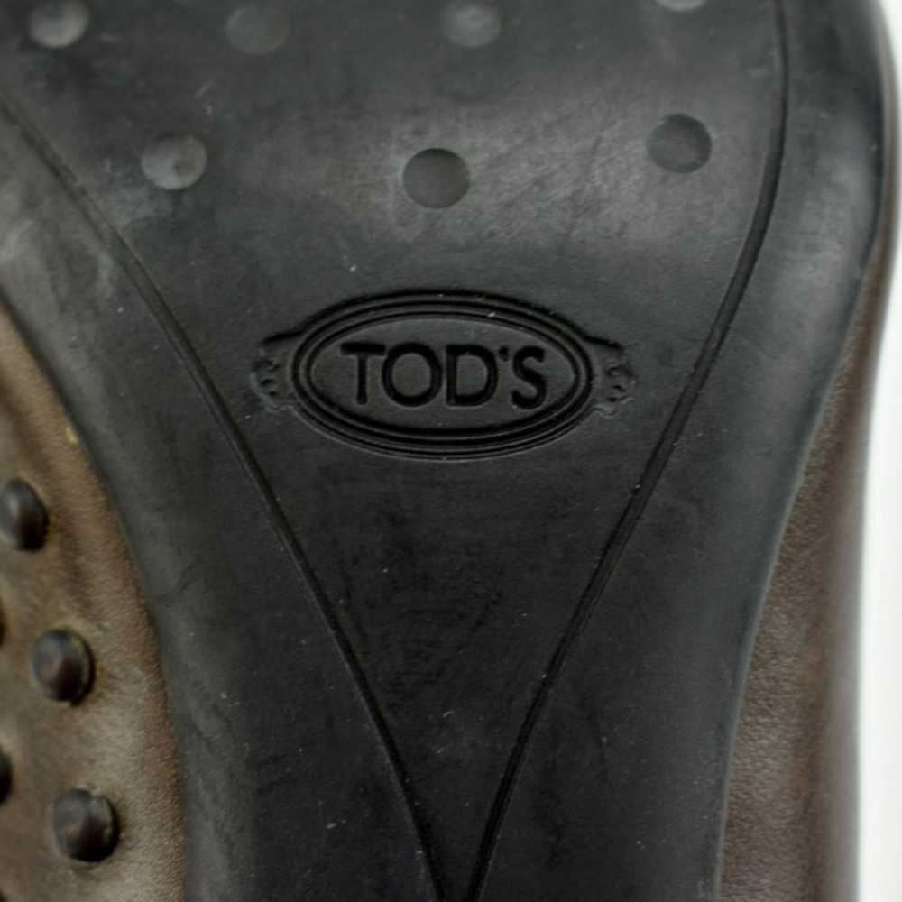 TOD'S: Brown, Leather "T" Logo Low Heels/Pumps - image 12