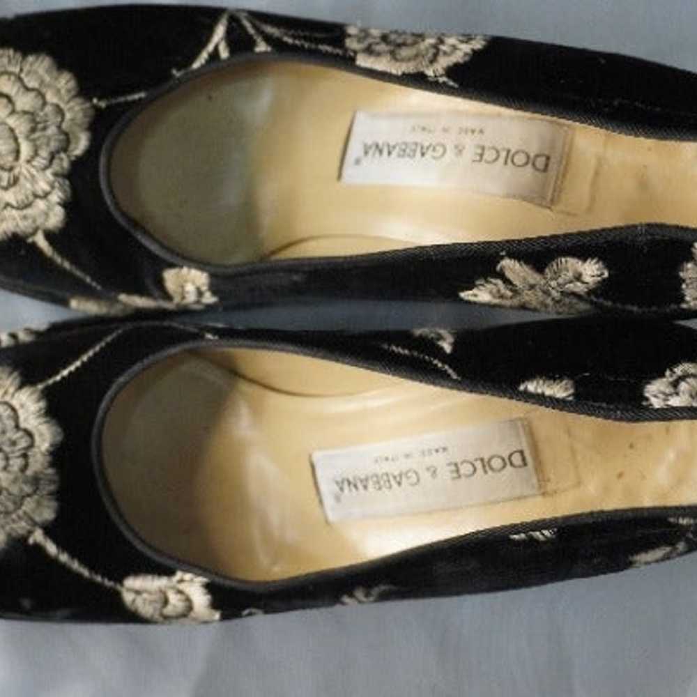 Vintage Dolce & Gabbana Black Velvet heels with B… - image 2