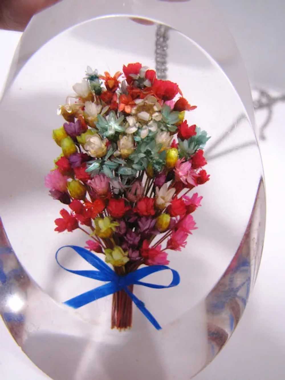 Huge Vintage Lucite Pendant w/ Encapsulated Flowe… - image 2