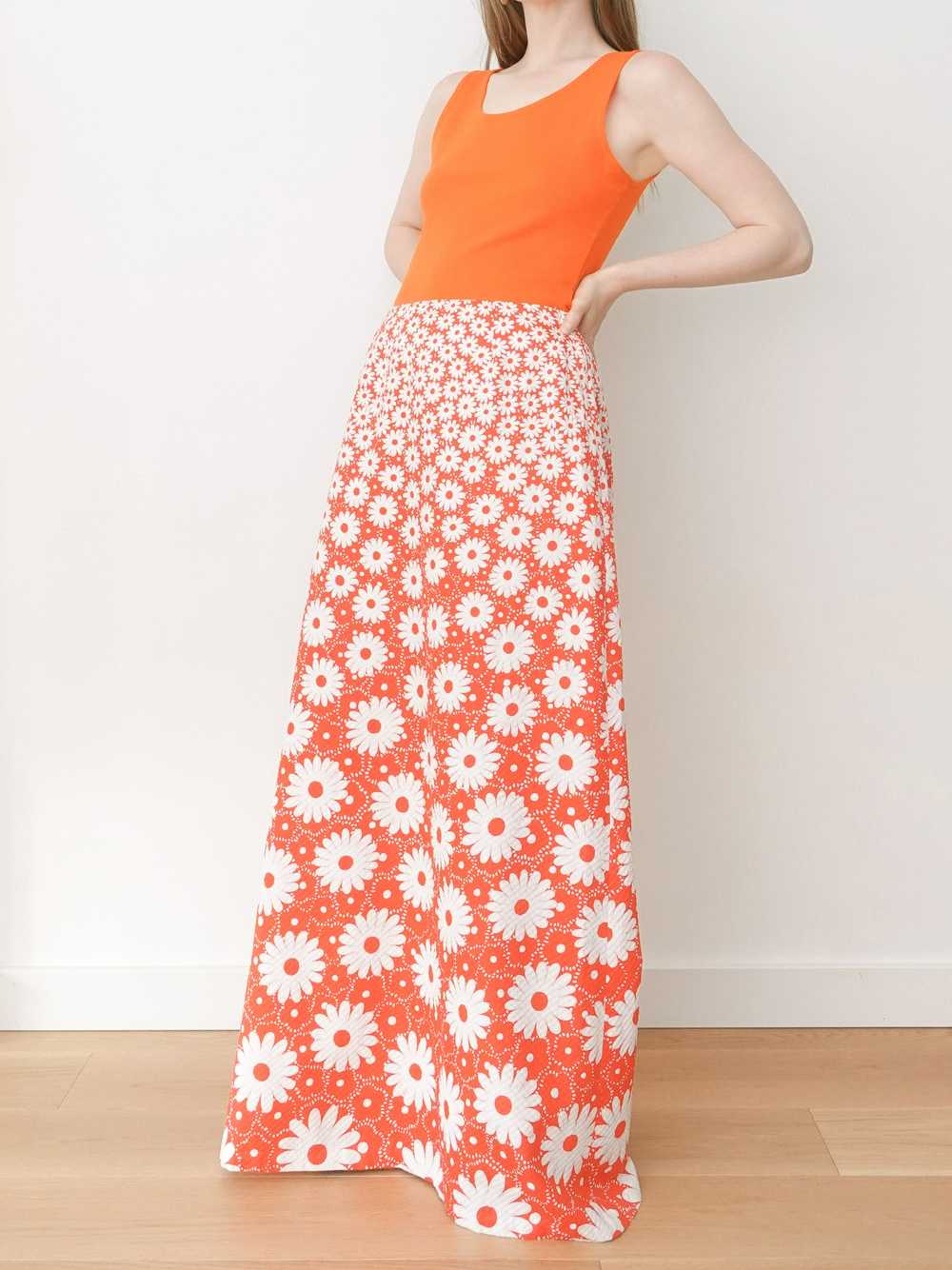 70s Red and White Daisy Print Maxi Skirt - image 1