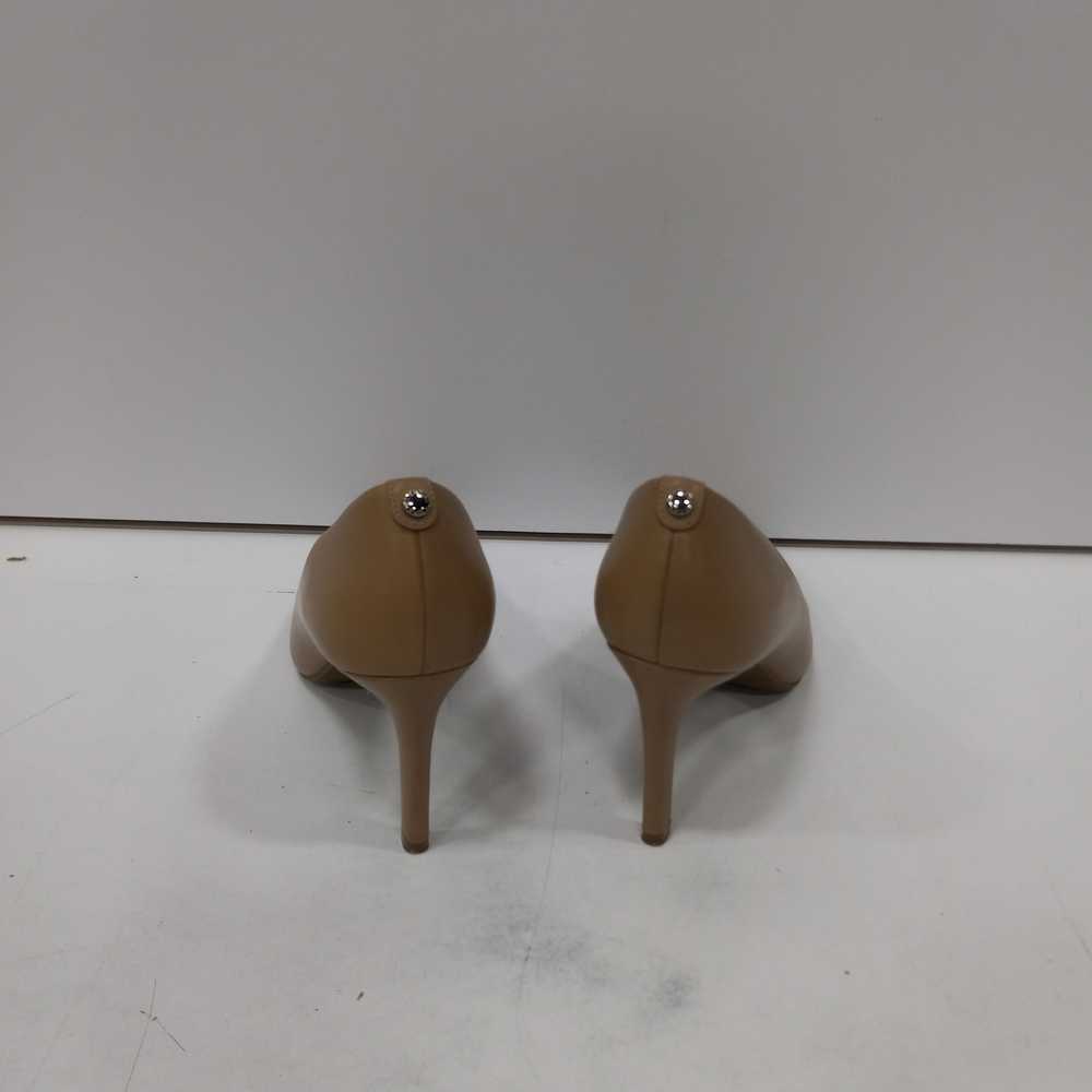 Michael Kors Beige Leather Pump Heels Size 8.5 - image 4