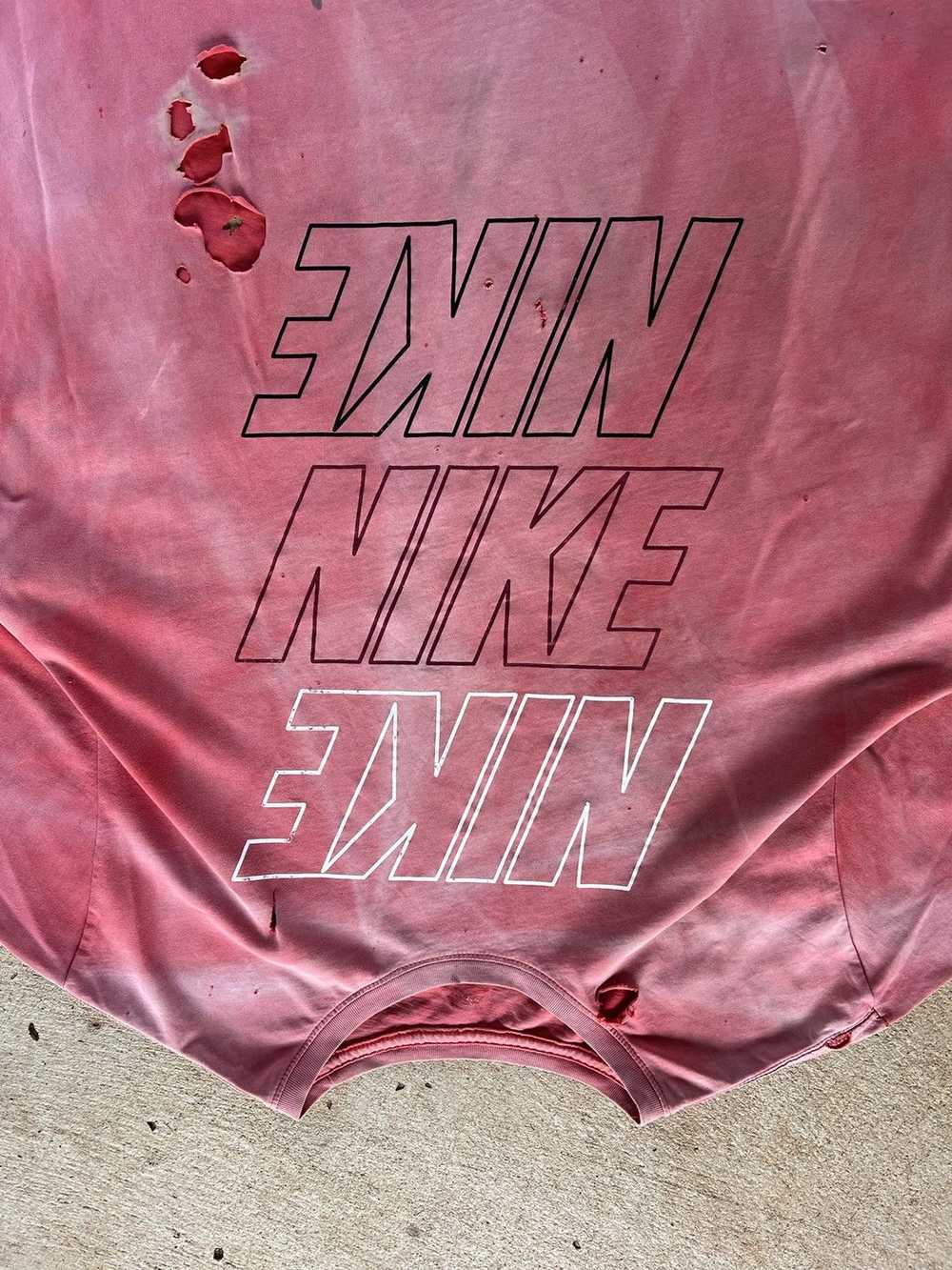 Nike × Streetwear × Vintage Thrashed Nike Red T-S… - image 2