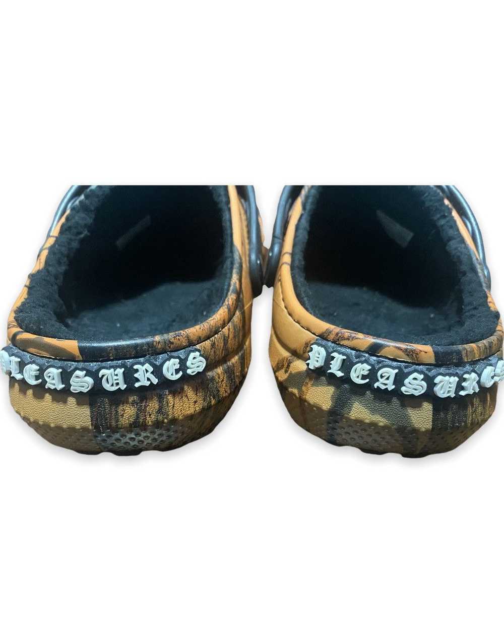 Pleasures Crocs Classic Clog Pleasures × Mossy Oak - image 3