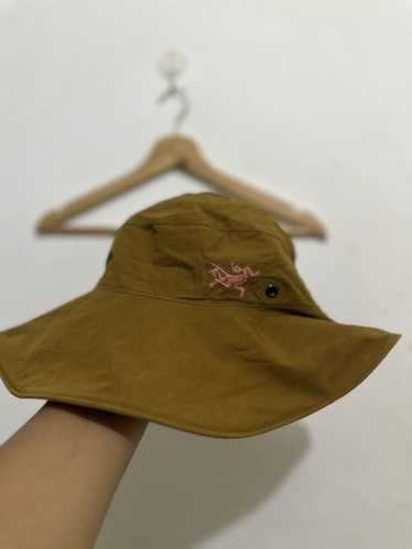 Arc'Teryx × Vintage Arc teryx sinsola bucket hat
