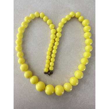Vintage neon yellow plastic lucite graduated bead… - image 1