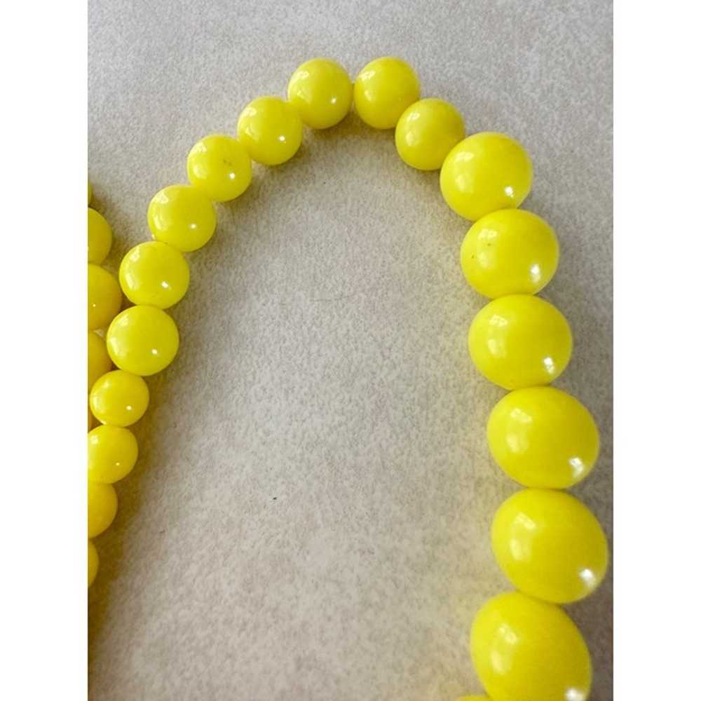 Vintage neon yellow plastic lucite graduated bead… - image 4