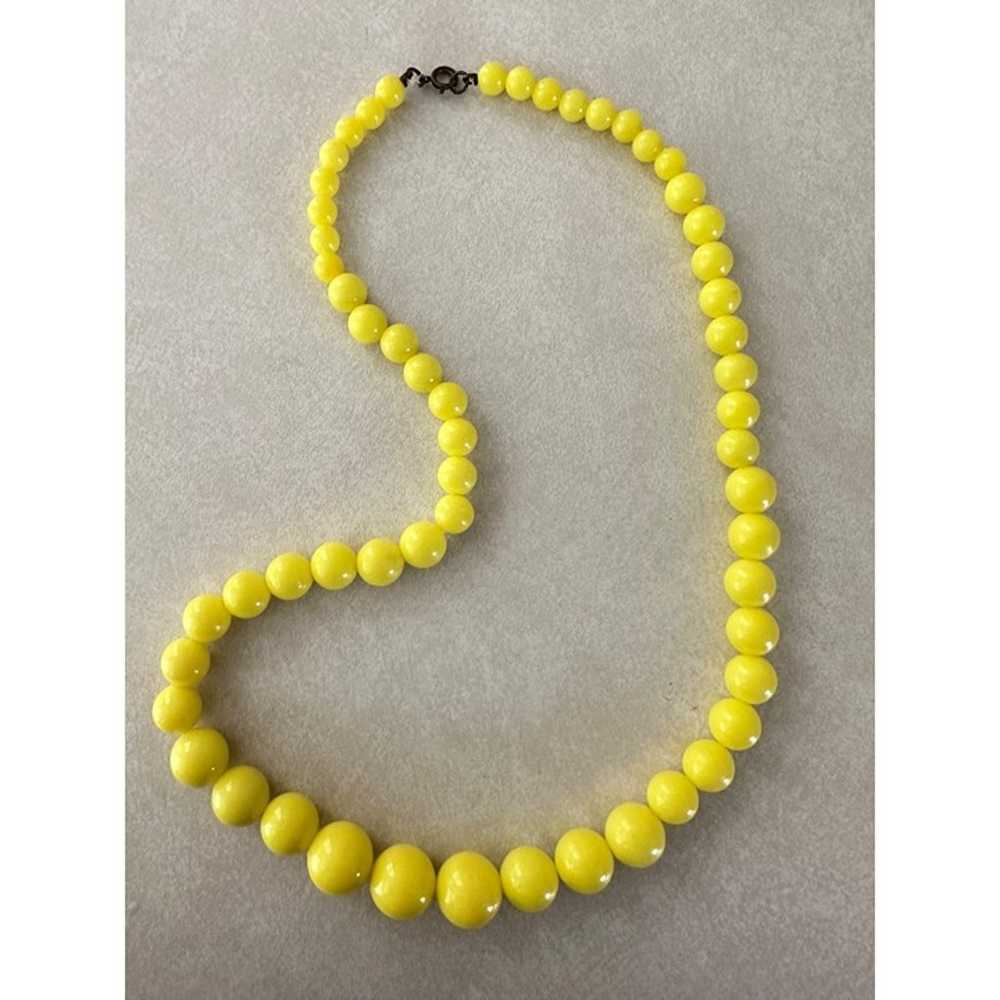 Vintage neon yellow plastic lucite graduated bead… - image 6
