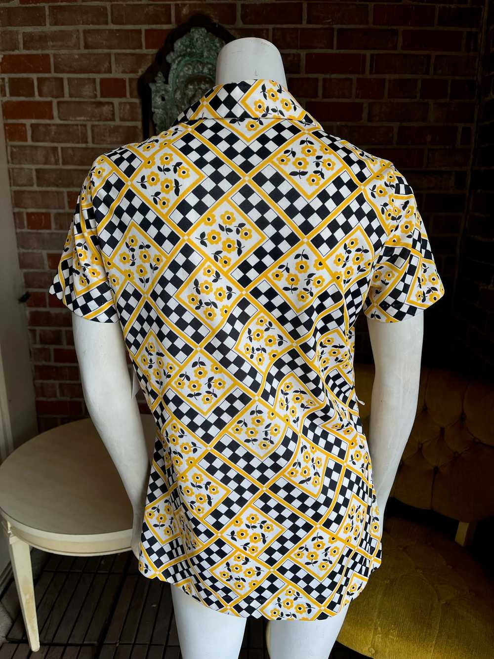 1970s Yellow & Black Top - image 4