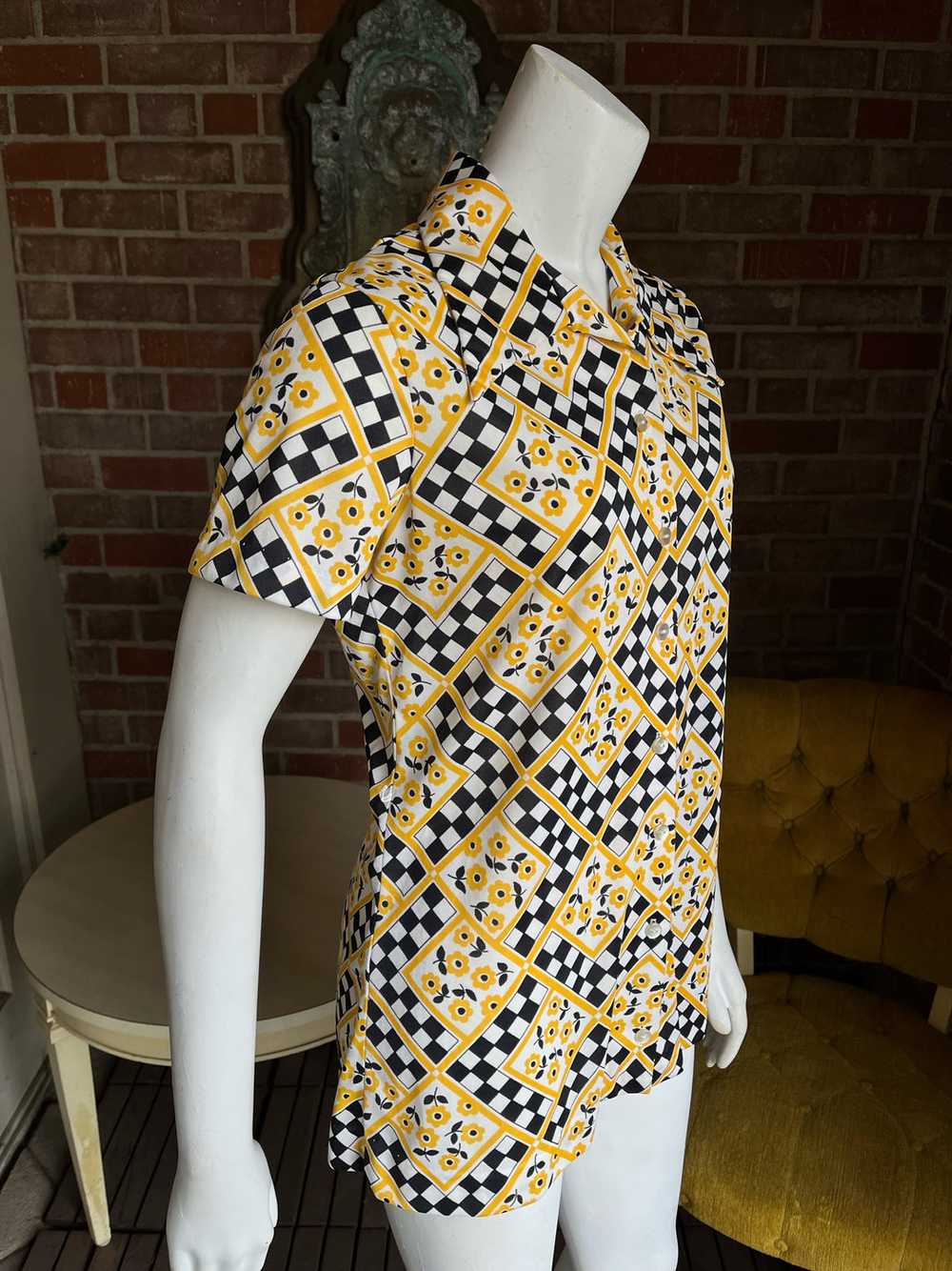 1970s Yellow & Black Top - image 5