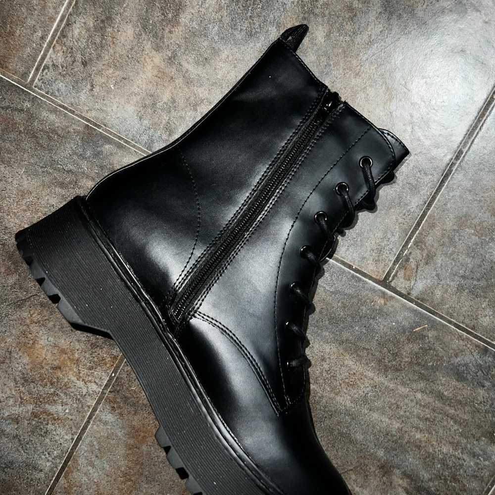 Black lace up combat boots - image 3