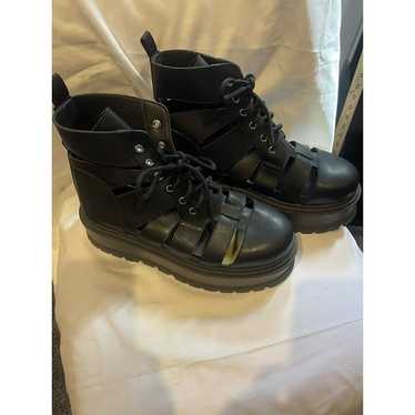 KOI platform black Boots size 7