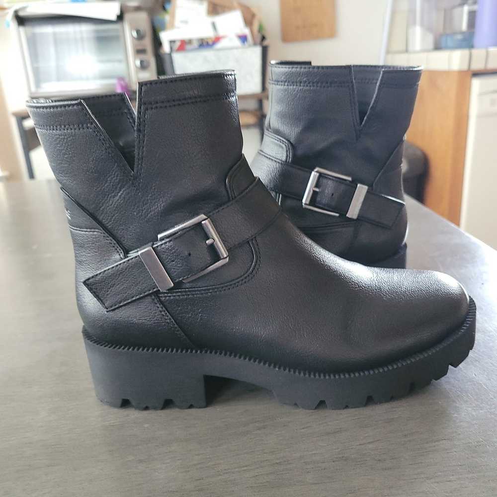 Zodiac black boots size 8 - image 2