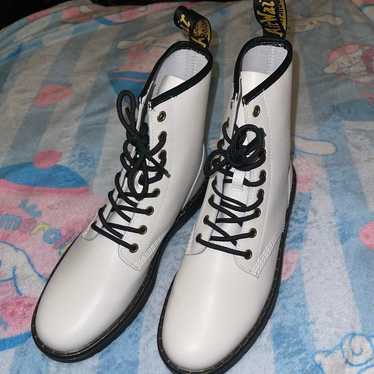 DR MARTENS 1460 SMOOTH LEATHER LACE UP BOOTS (NWOT