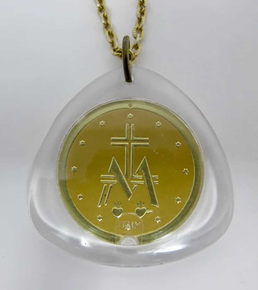1960s Lucite Catholic Virgin Mary Medal & Marian … - image 4