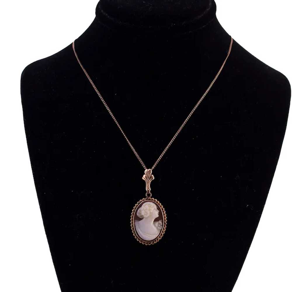 10K Gold Shell Cameo Necklace - image 3