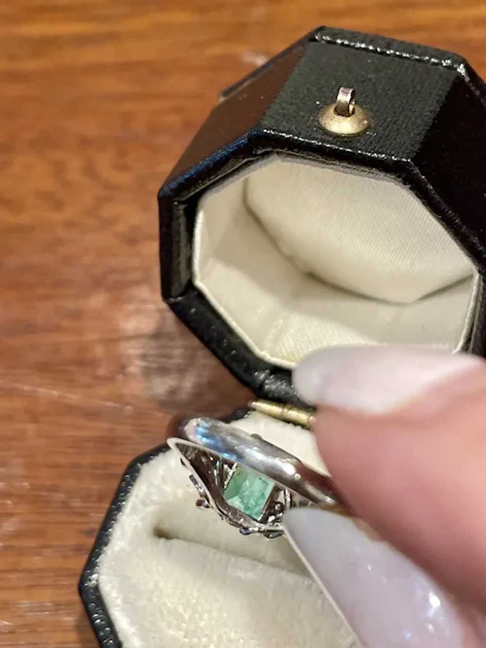 10k White Gold Emerald Ring - image 6