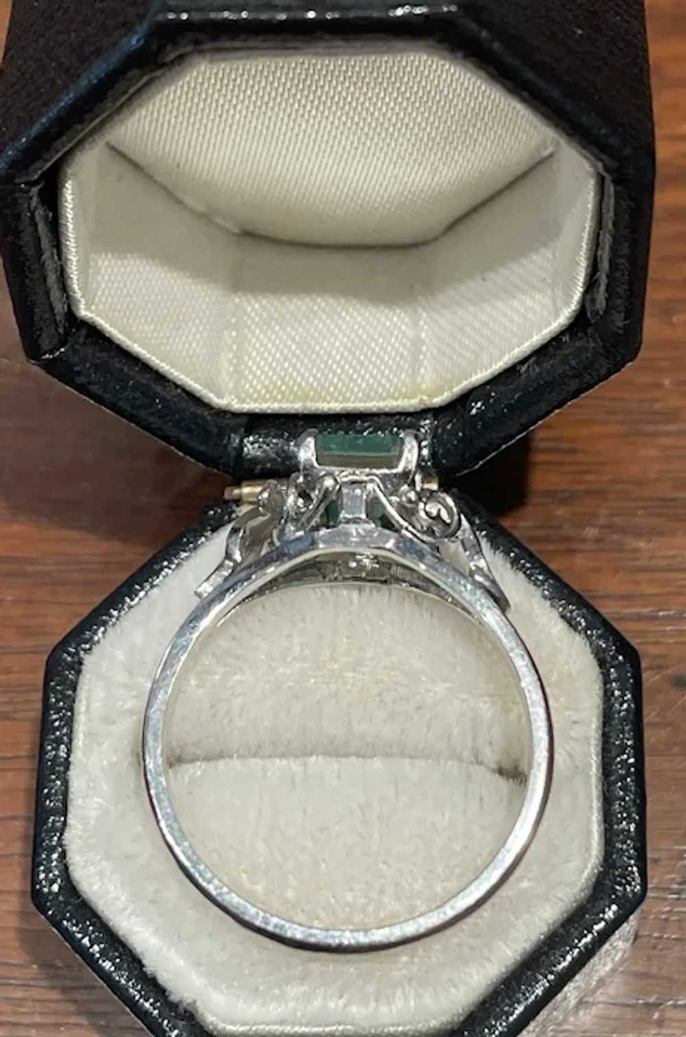 10k White Gold Emerald Ring - image 7