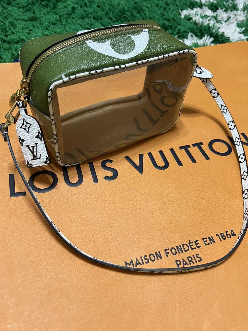 Louis Vuitton Louis Vuitton Beach Pouch Giant Bag - Gem