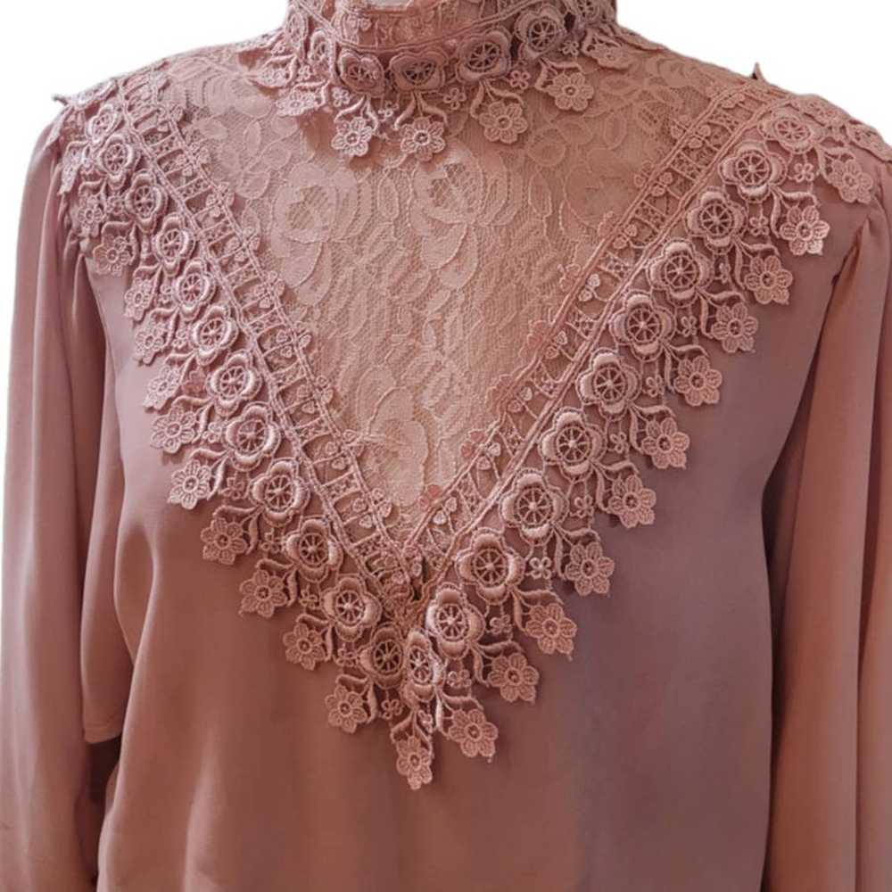VINTAGE 1970's Pink Victorian Lace High Embroider… - image 9