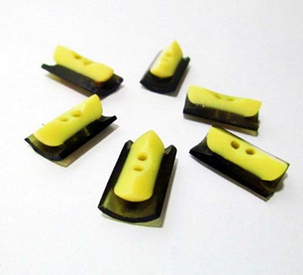 Vintage 1930s 40s Large Yellow And Black Plastic … - image 1