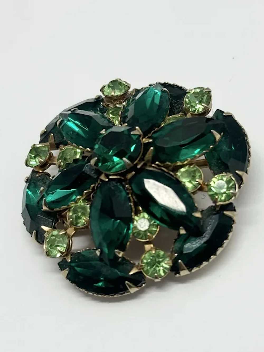 Vintage green glass rhinestone pin brooch - image 3