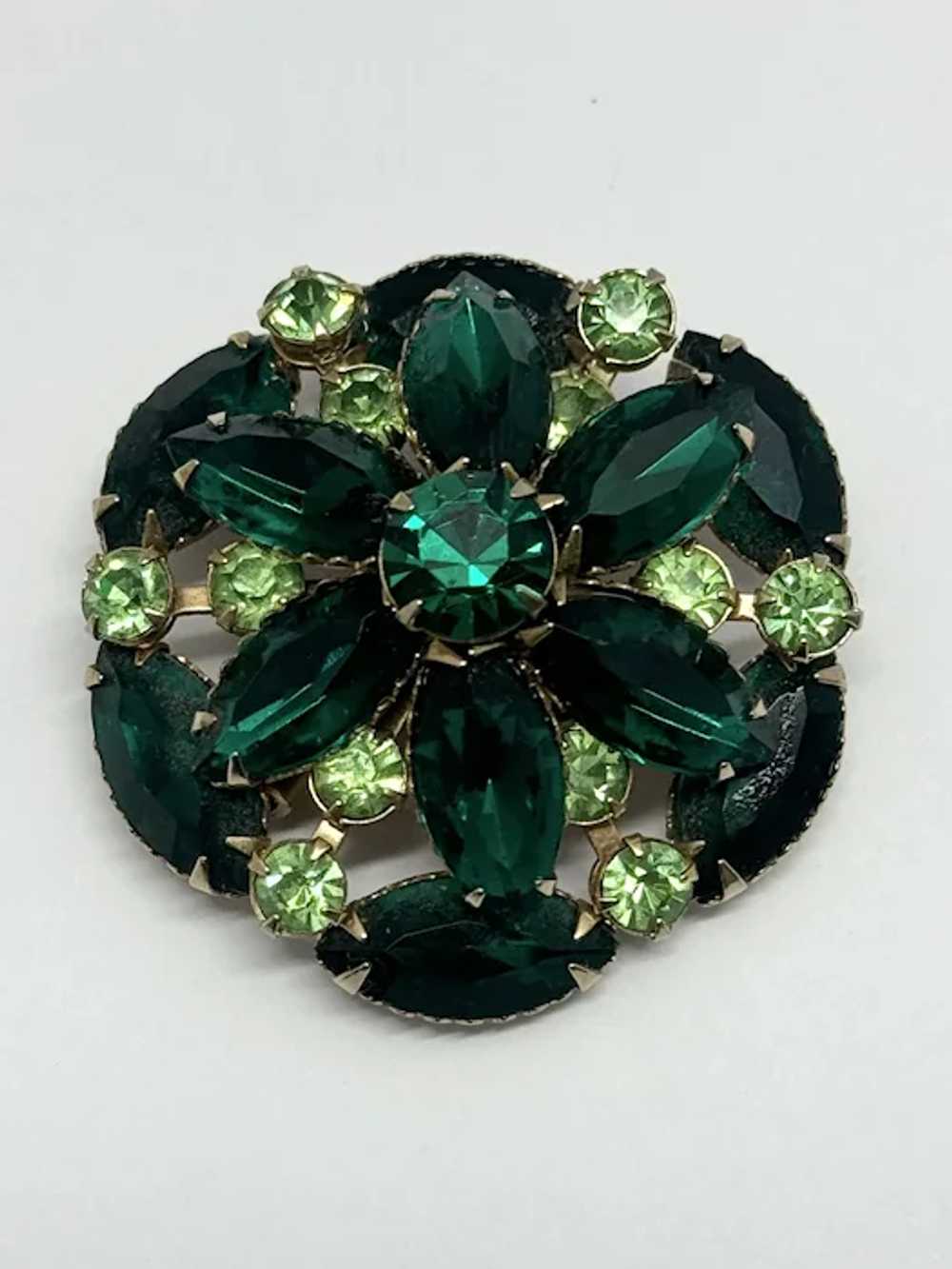 Vintage green glass rhinestone pin brooch - image 4