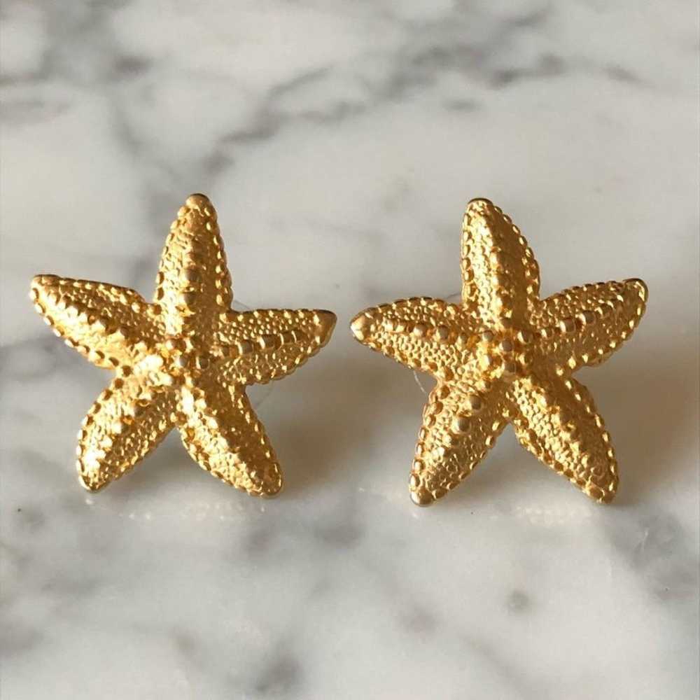 Gold Tone Starfish Earrings - image 1