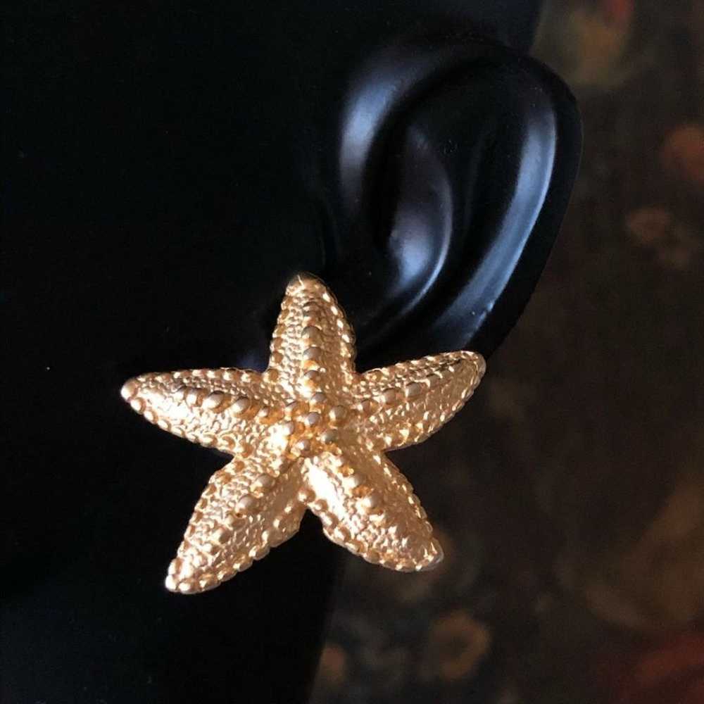 Gold Tone Starfish Earrings - image 4