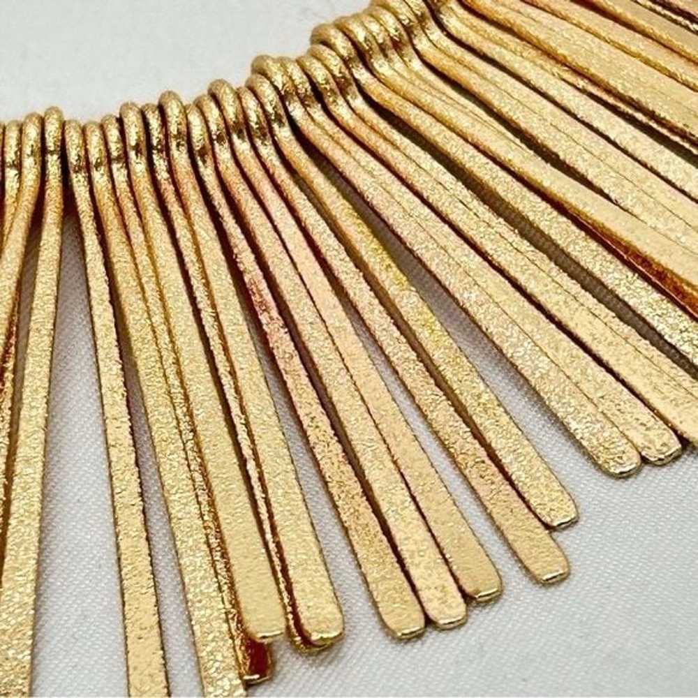 Vintage Textured Gold Metal Fringe Necklace - image 3