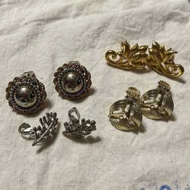 4 Pair Vintage Clip On Earrings - Unmarked / Unsi… - image 1