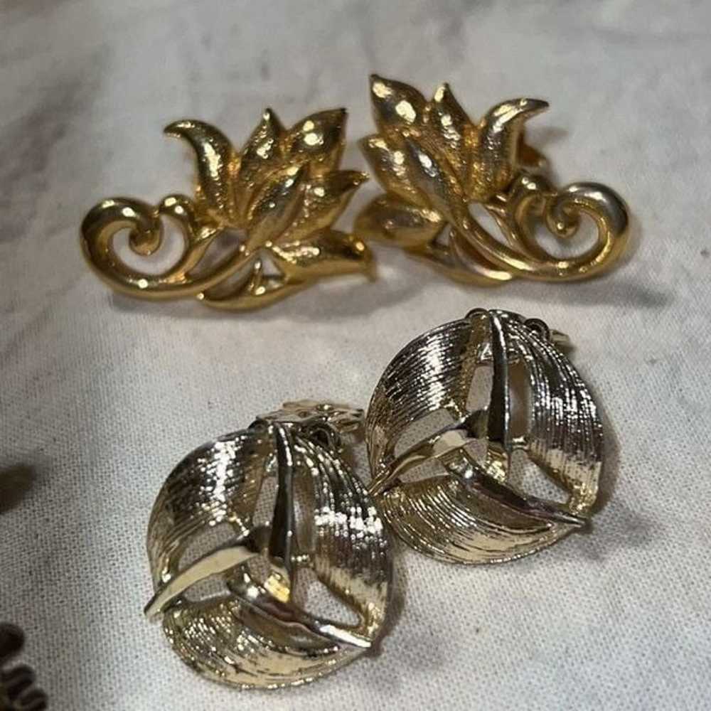 4 Pair Vintage Clip On Earrings - Unmarked / Unsi… - image 3