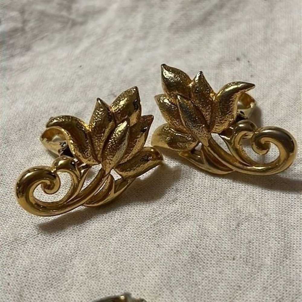 4 Pair Vintage Clip On Earrings - Unmarked / Unsi… - image 8