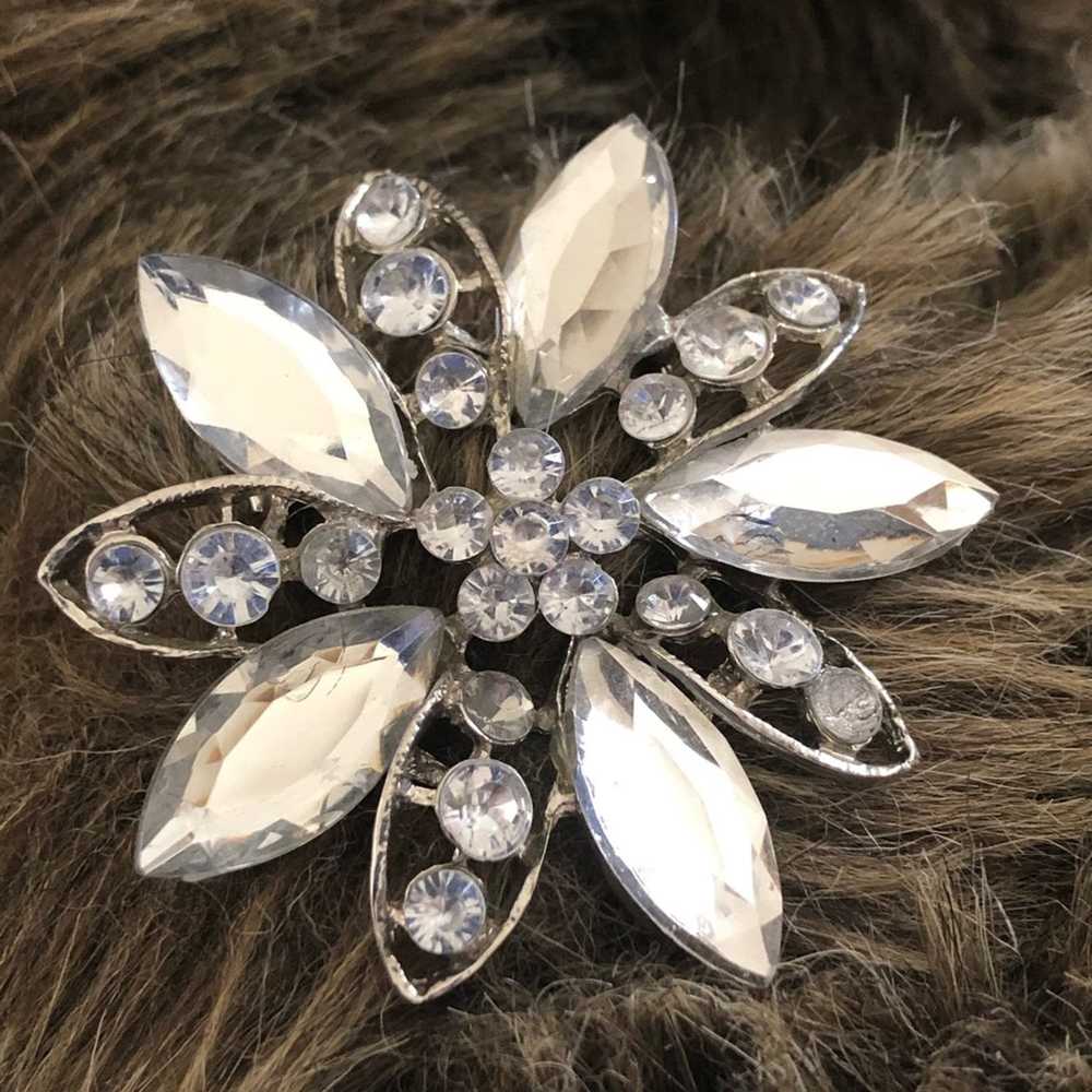 Vintage Vintage clear rhinestone starburst brooch… - image 1