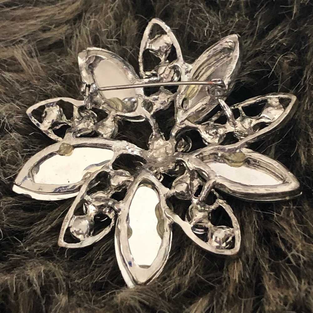 Vintage Vintage clear rhinestone starburst brooch… - image 2