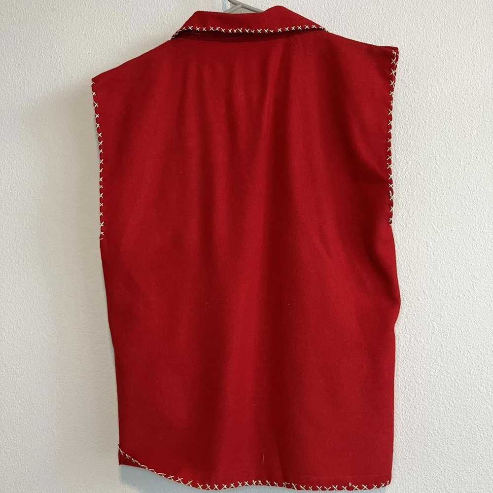 Designer Vintage Red Knit Vest With Floral Pattern - image 2