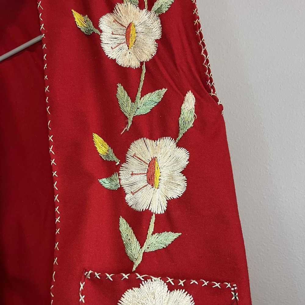 Designer Vintage Red Knit Vest With Floral Pattern - image 3