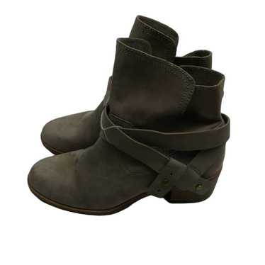 UGG Women's Elora Tan Sahara Suede Ankle Boot, si… - image 1