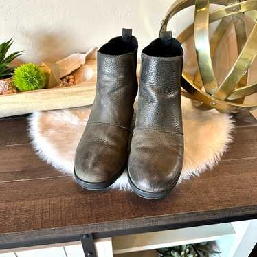 Sorel Lea leather distressed wedge boots
