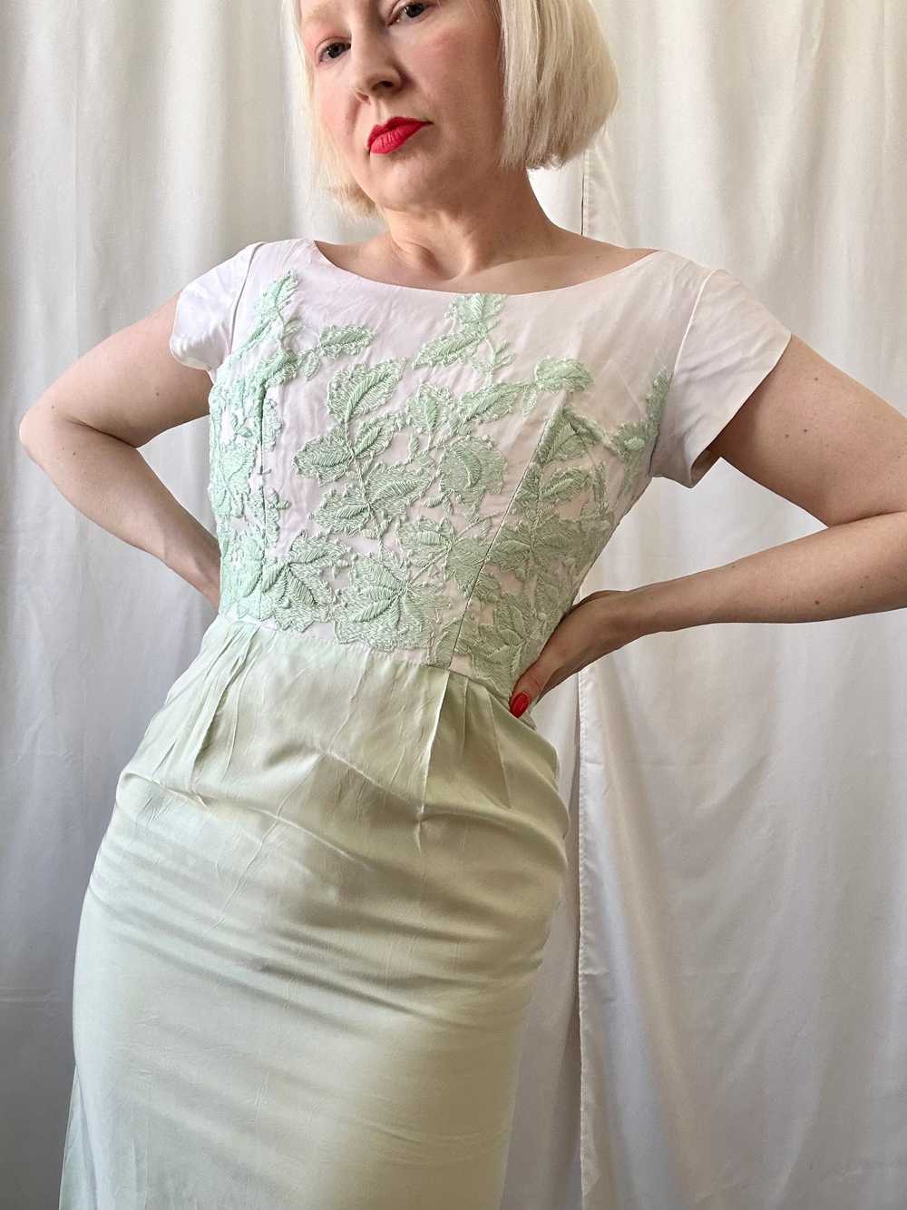 Vintage 1950s 1960s Mint Taffeta Fauna Embroidere… - image 10