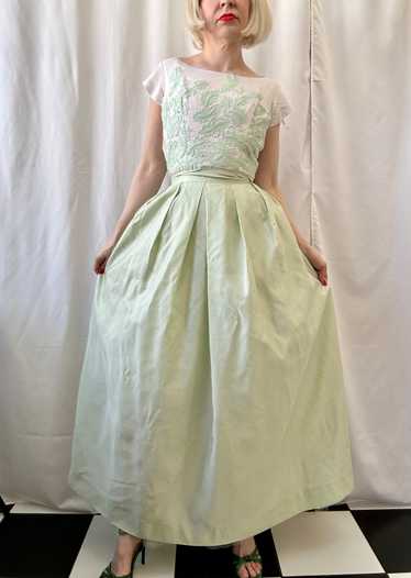 Vintage 1950s 1960s Mint Taffeta Fauna Embroidere… - image 1