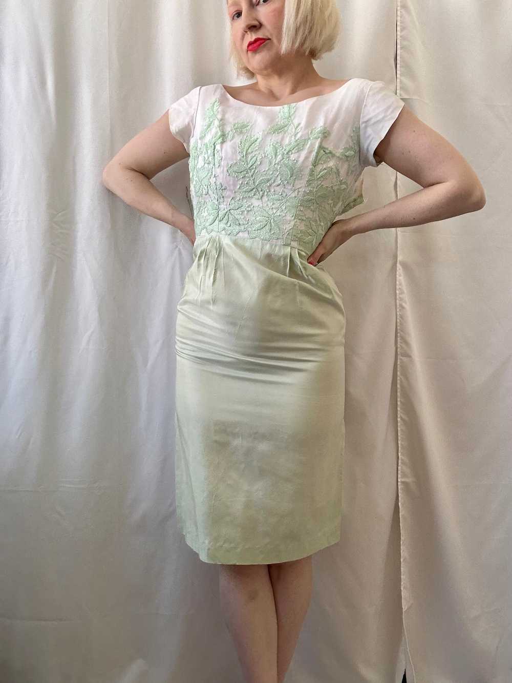 Vintage 1950s 1960s Mint Taffeta Fauna Embroidere… - image 9